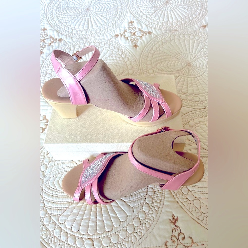 Cute Fashion Sandals with Slingback and Ankle Buckle  pink color great condition